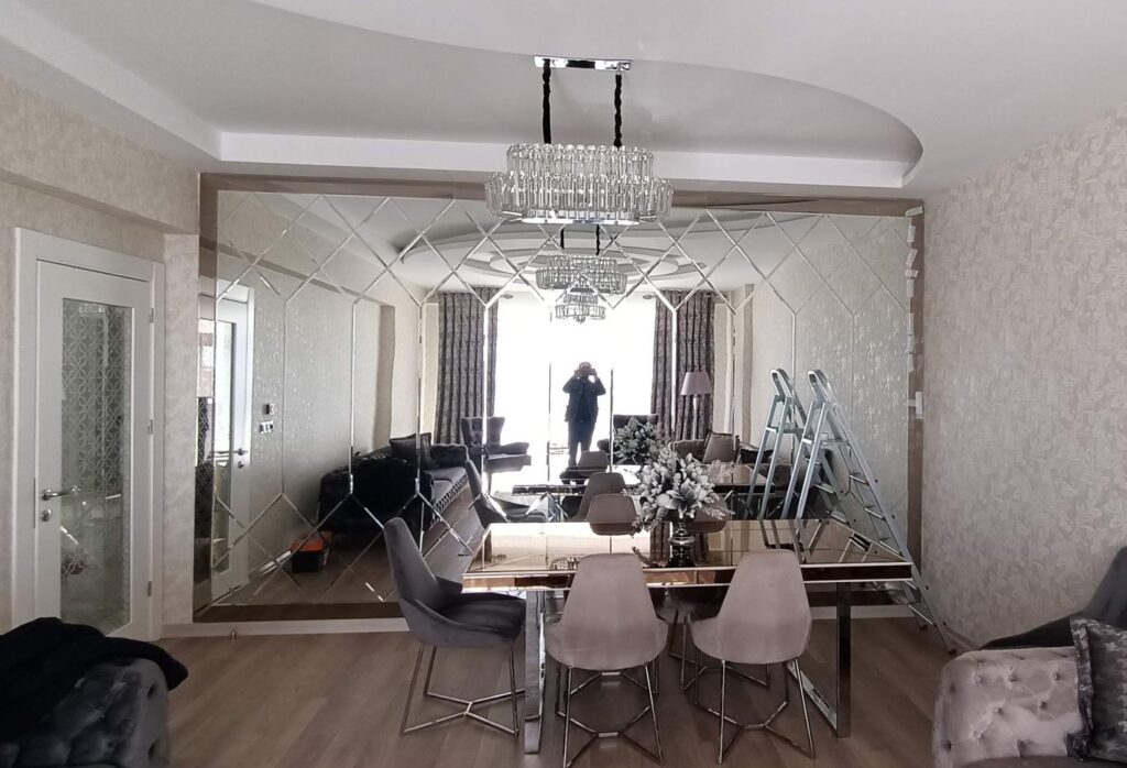 Baklava Kesimli Duvar Aynası ile Mekânlara Şıklık Katın